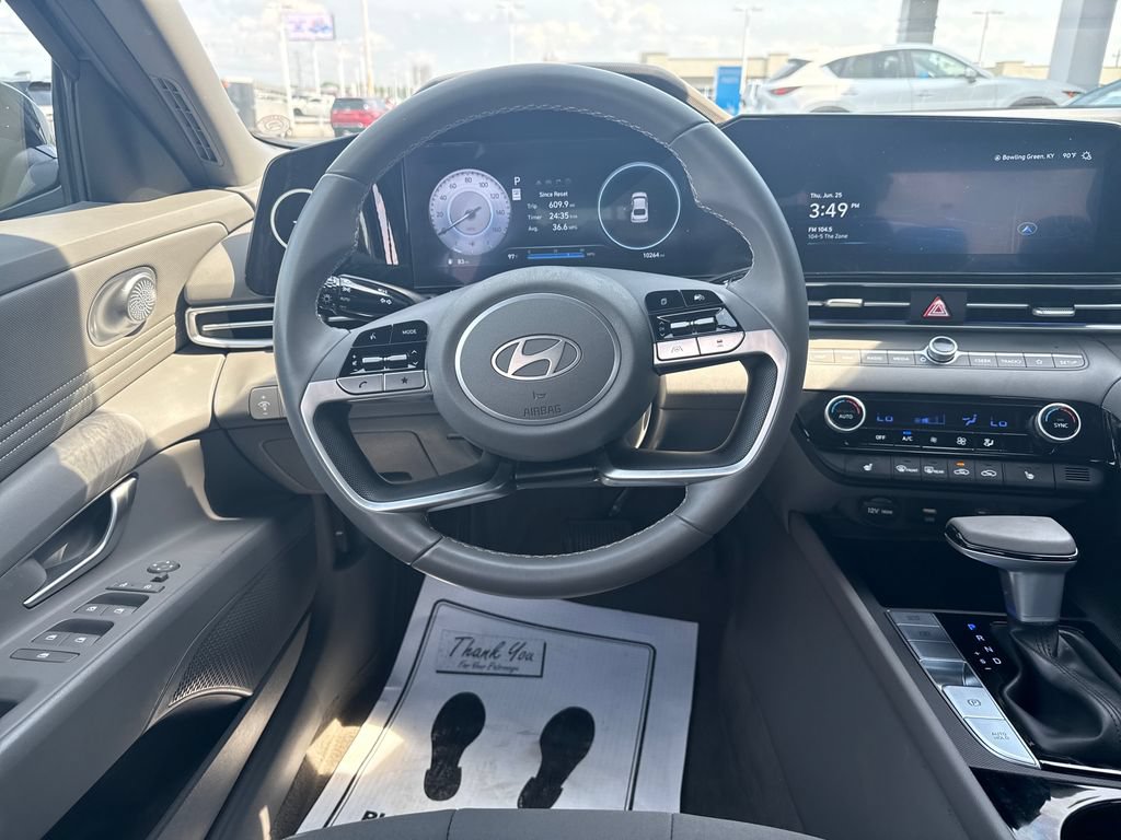 Used 2024 Hyundai Elantra SEL w/ Convenience Package FWD image 16