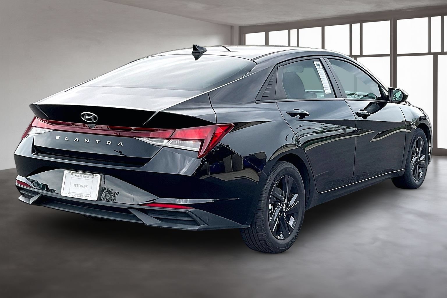 Used 2022 Hyundai Elantra SEL w/ Preferred Accessory Package FWD image 6