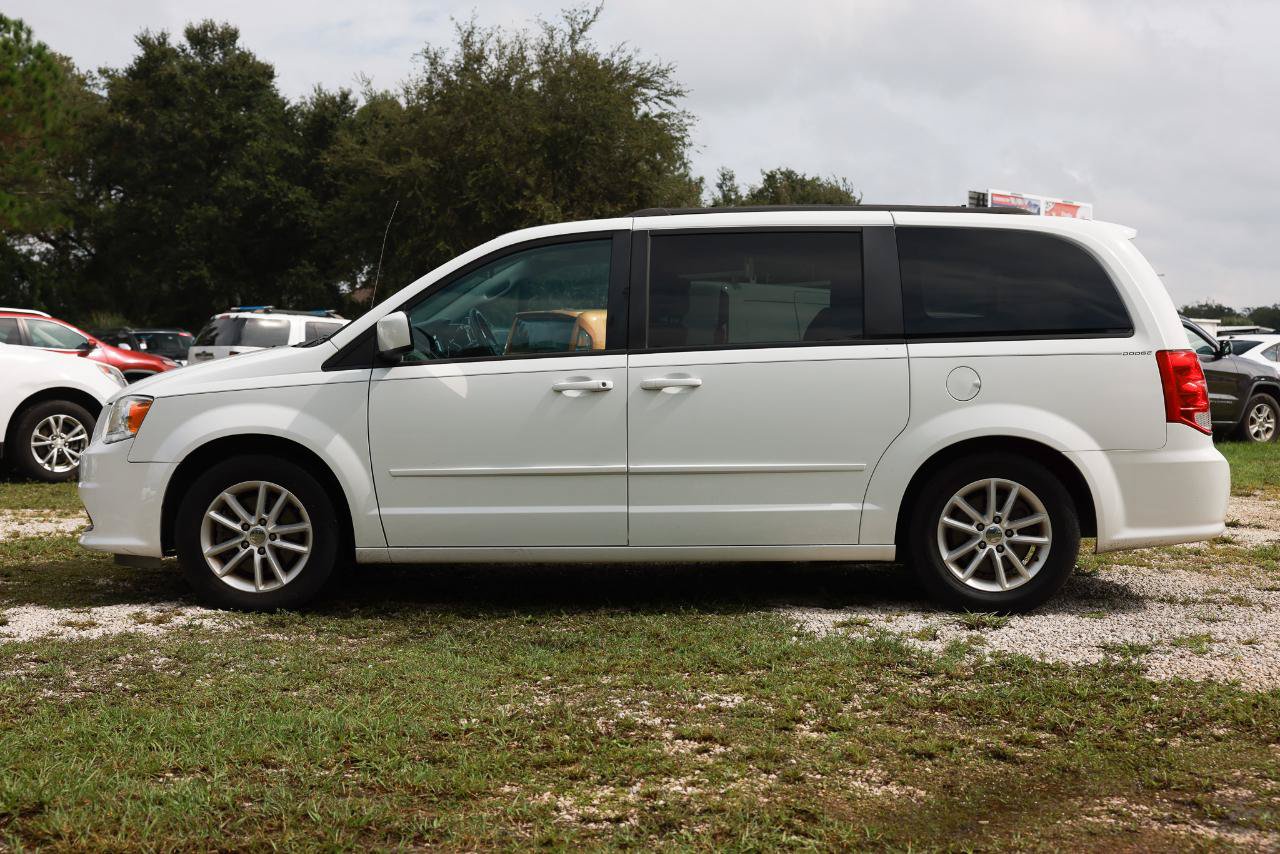 Used 2016 Dodge Grand Caravan SXT w/ Rear Park Assist Package FWD image 3