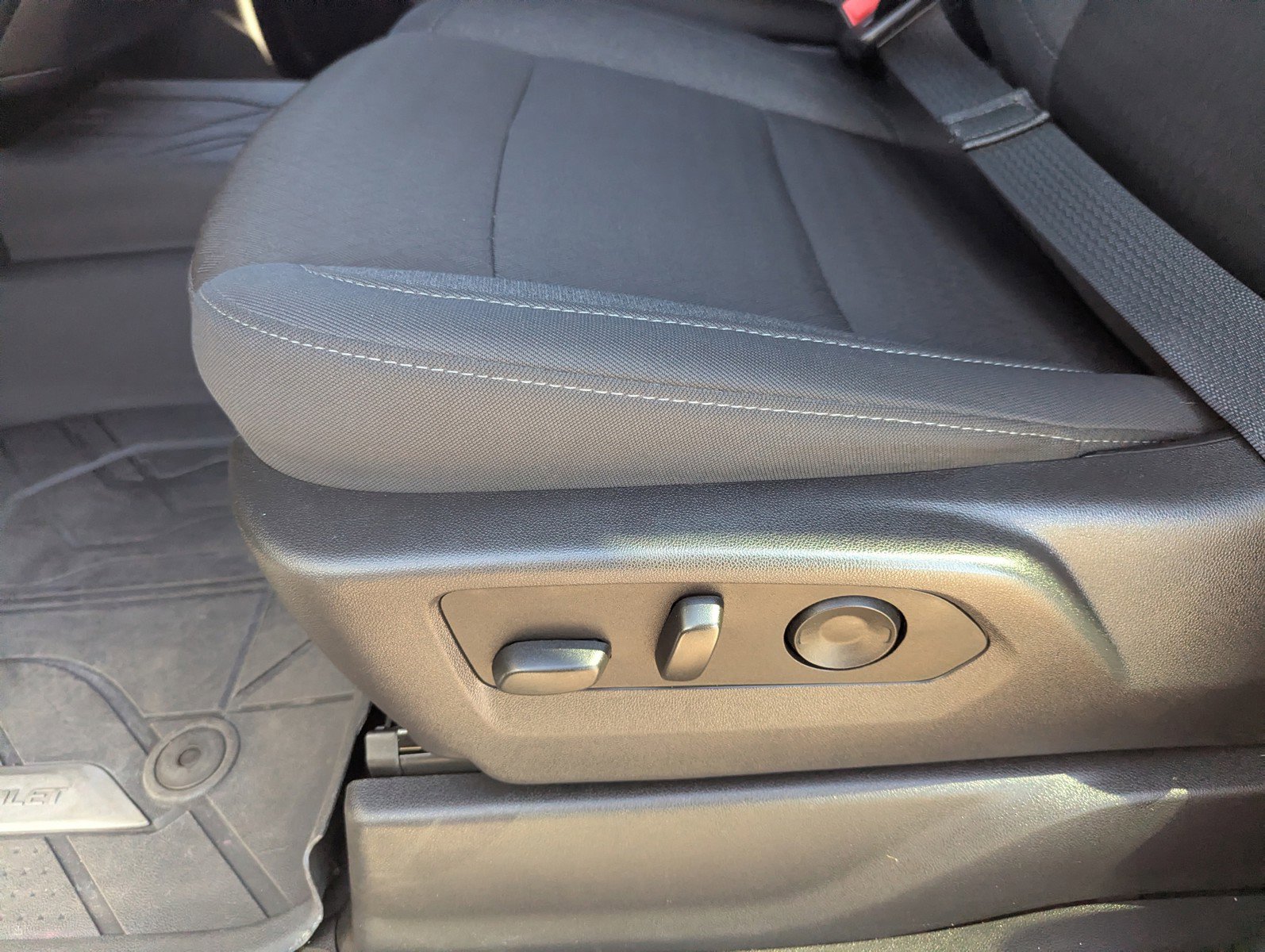 Certified 2024 Chevrolet Silverado 1500 Custom image 26