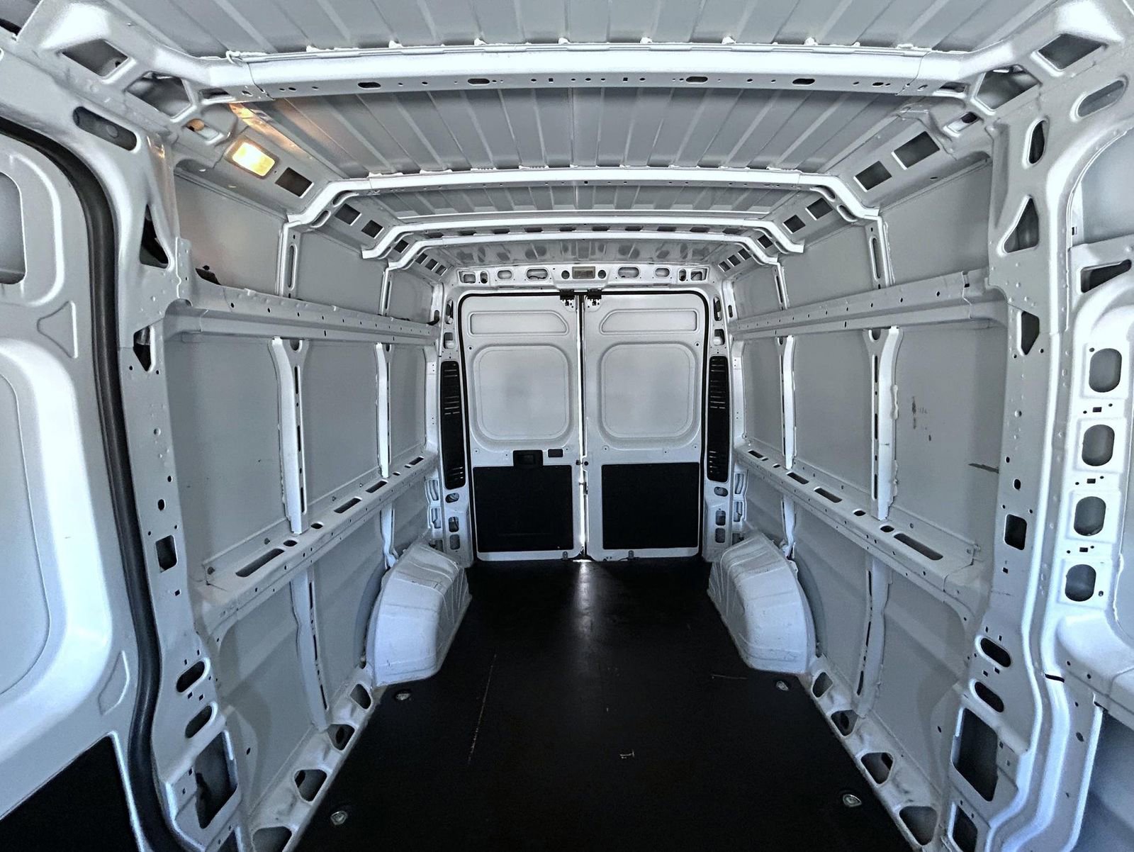 Used 2024 RAM ProMaster 2500 w/ Storage Group FWD image 20