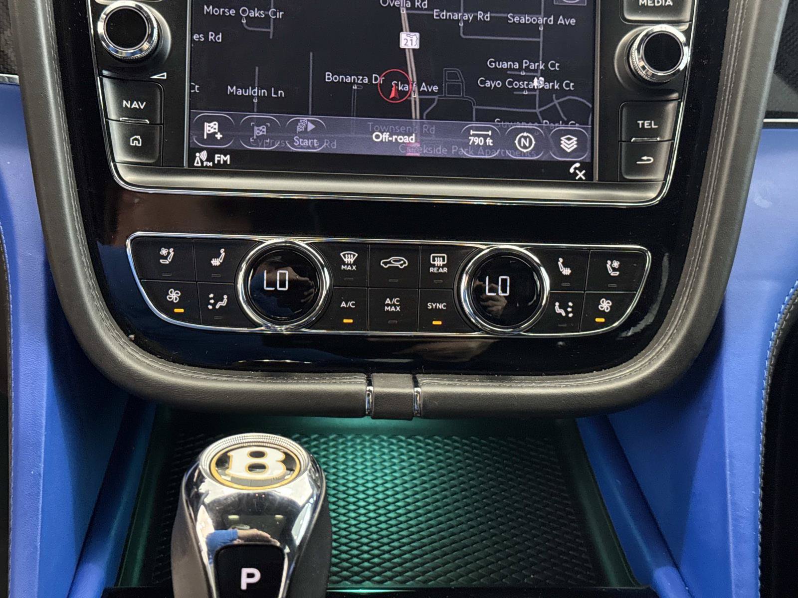 Used 2020 Bentley Bentayga Design Series AWD/4WD image 22