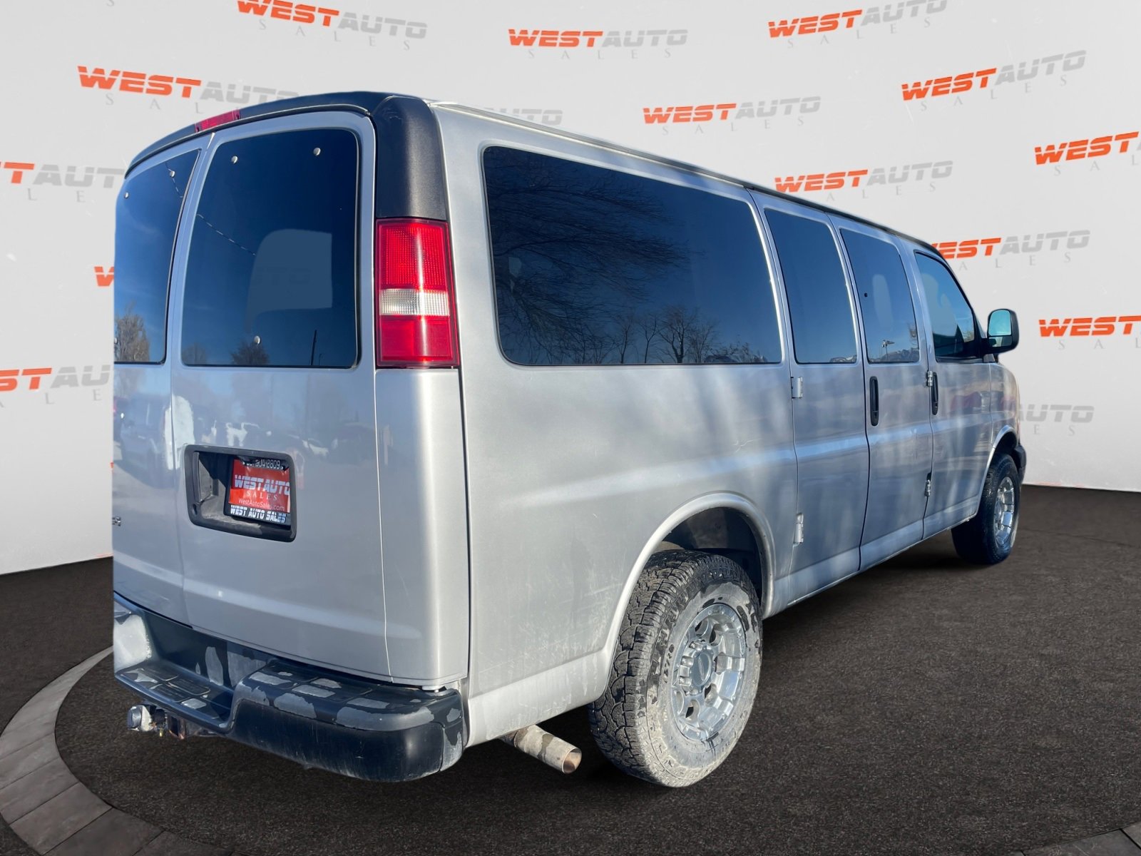 Used 2011 Chevrolet Express 2500 LS image 5