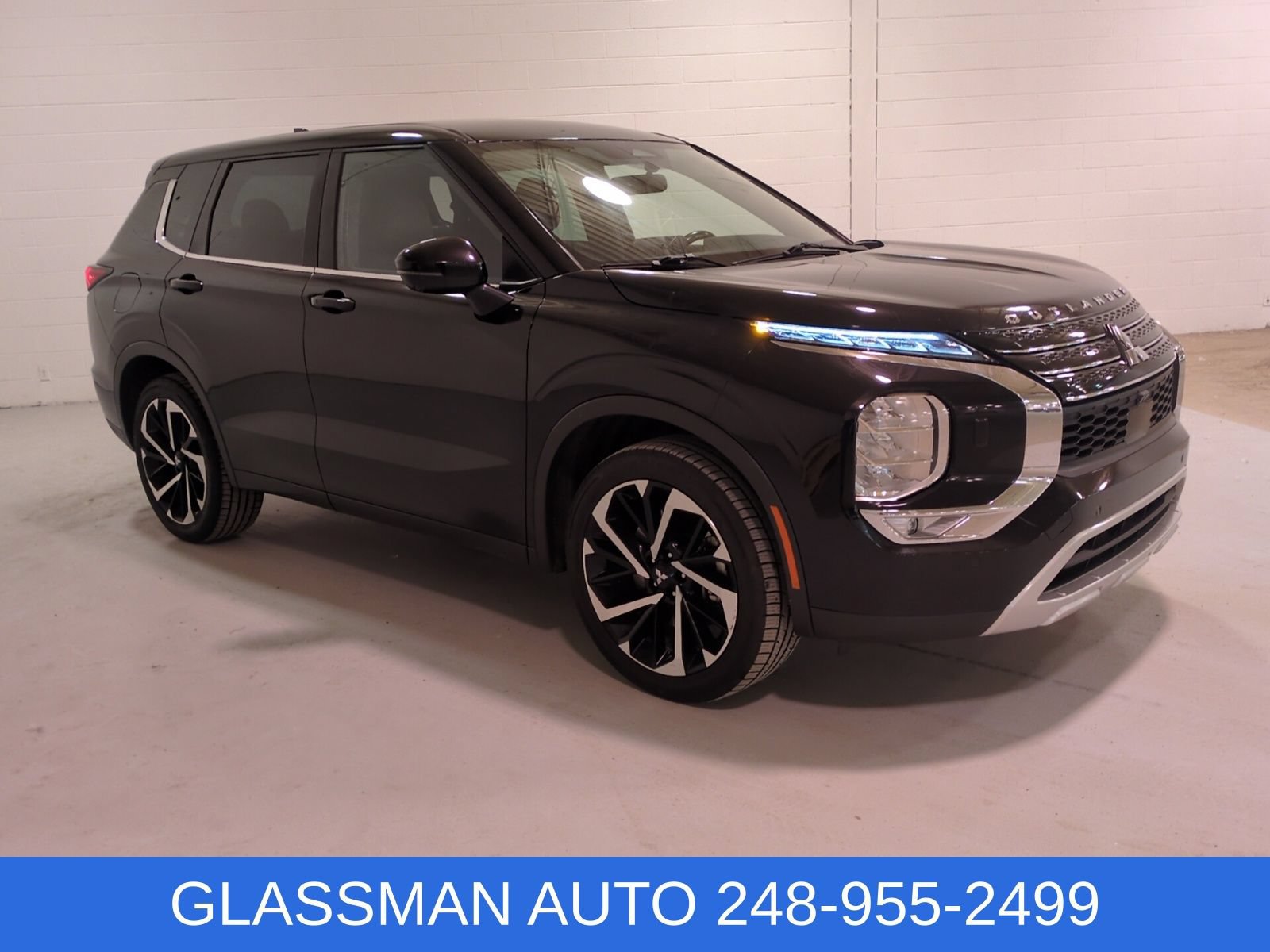 Used 2023 Mitsubishi Outlander SE AWD/4WD image 1