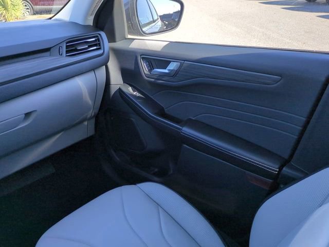 New 2025 Ford Escape SE w/ PHEV Premium Package image 17