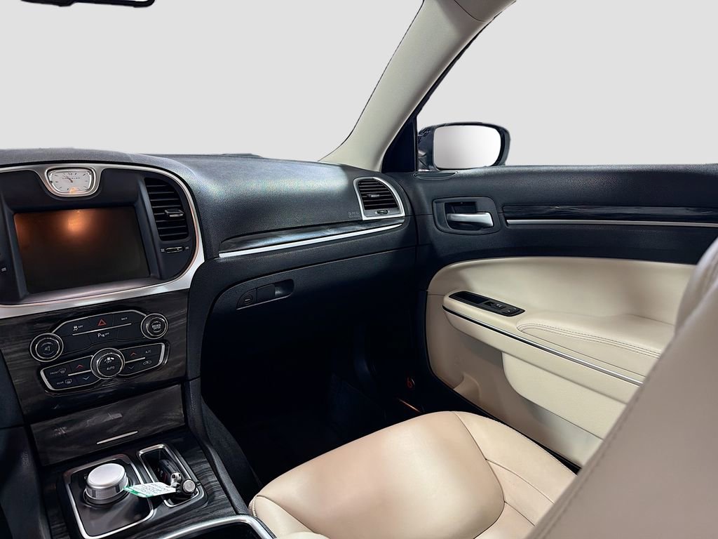 Used 2016 Chrysler 300 Limited image 26