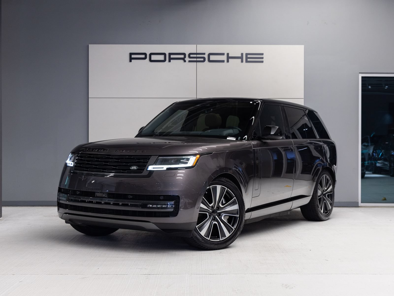 Used 2026 Land Rover Range Rover SE AWD/4WD image 1