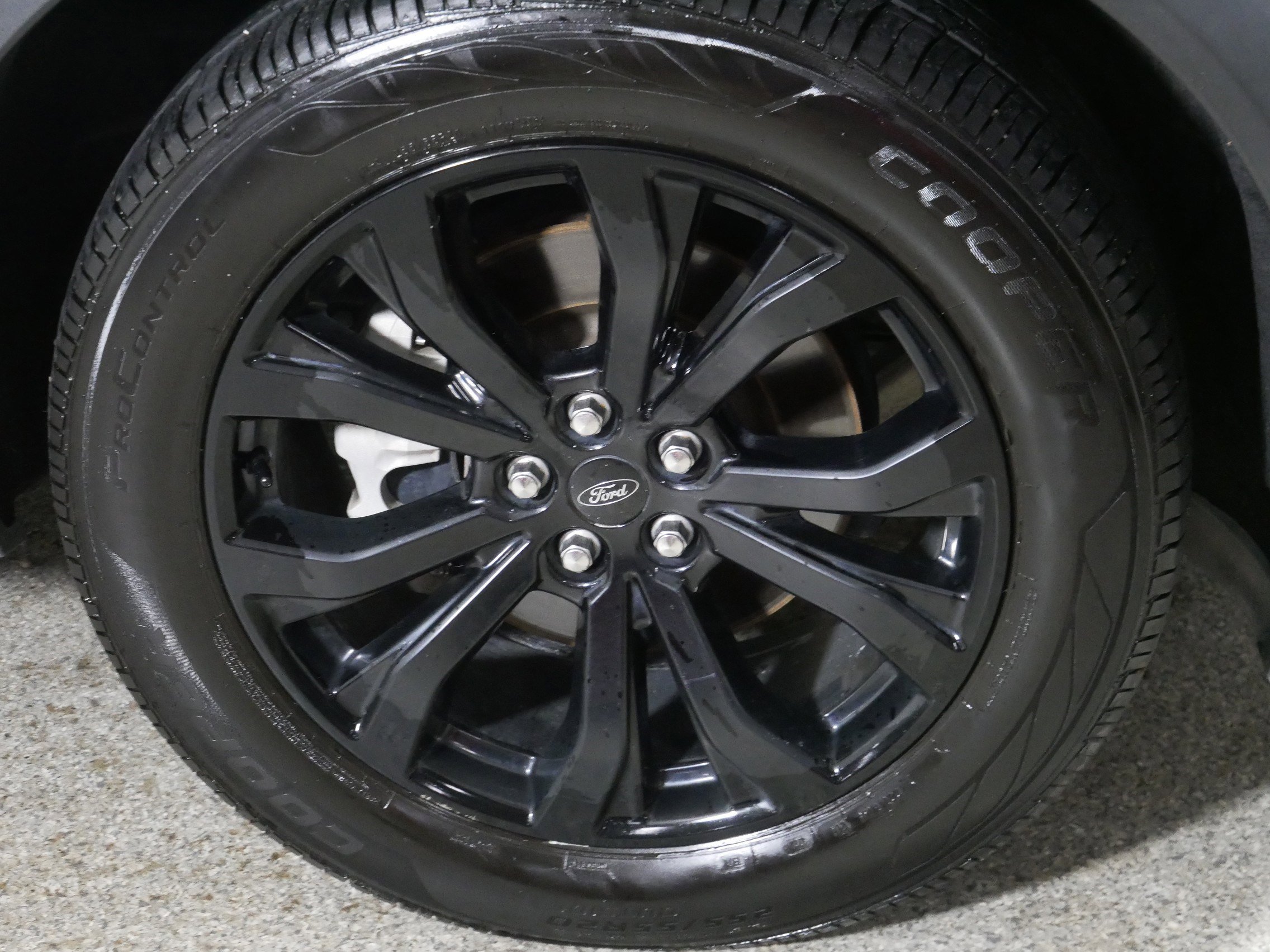 Used 2020 Ford Explorer ST w/ Premium Technology Package image 15