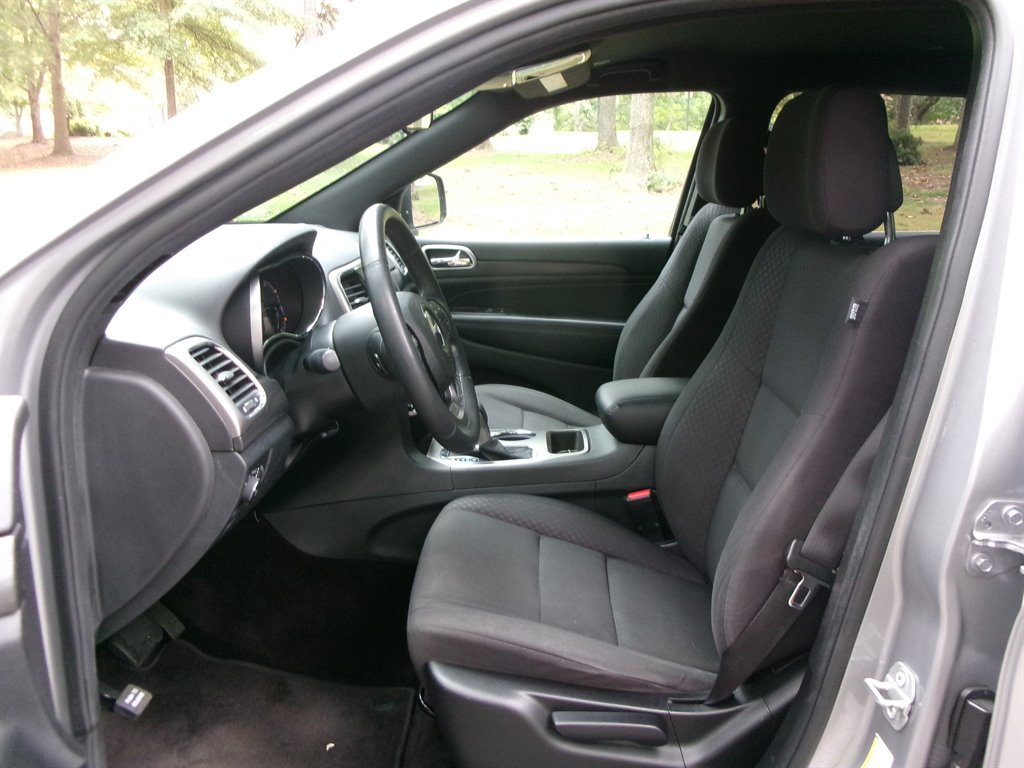 Used 2018 Jeep Grand Cherokee Laredo image 15