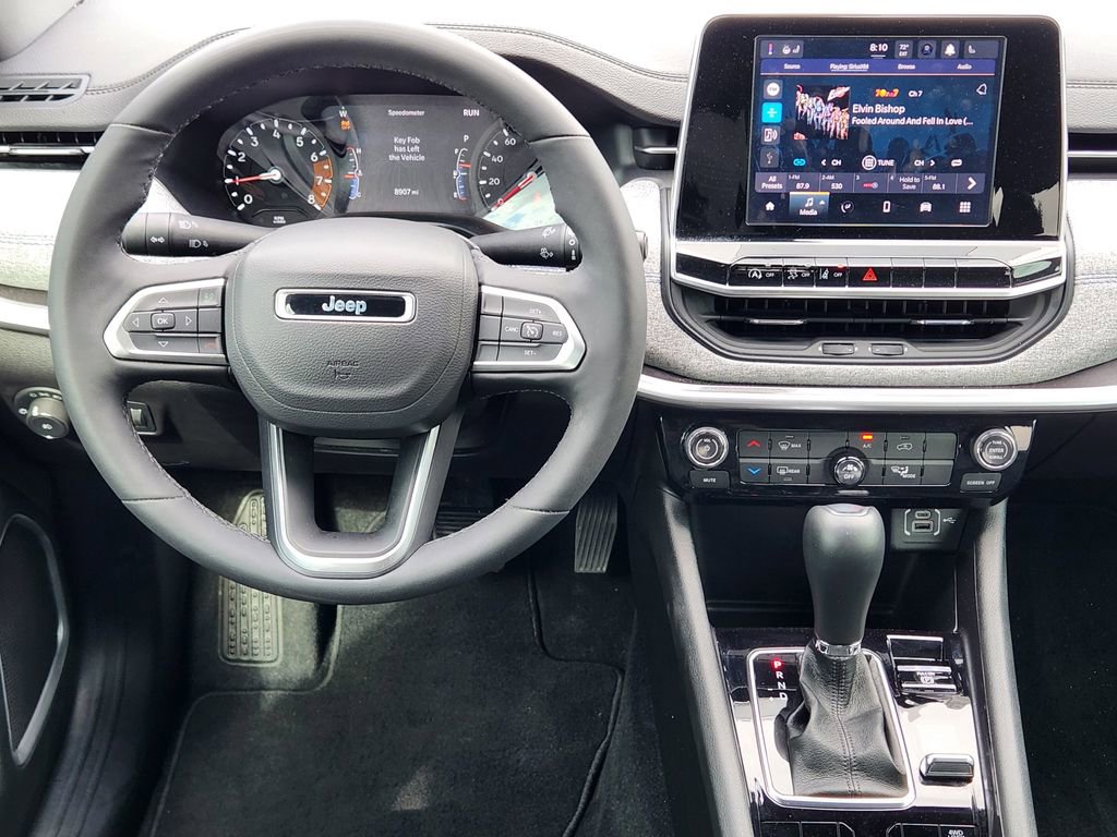 Used 2025 Jeep Compass Latitude AWD/4WD image 26
