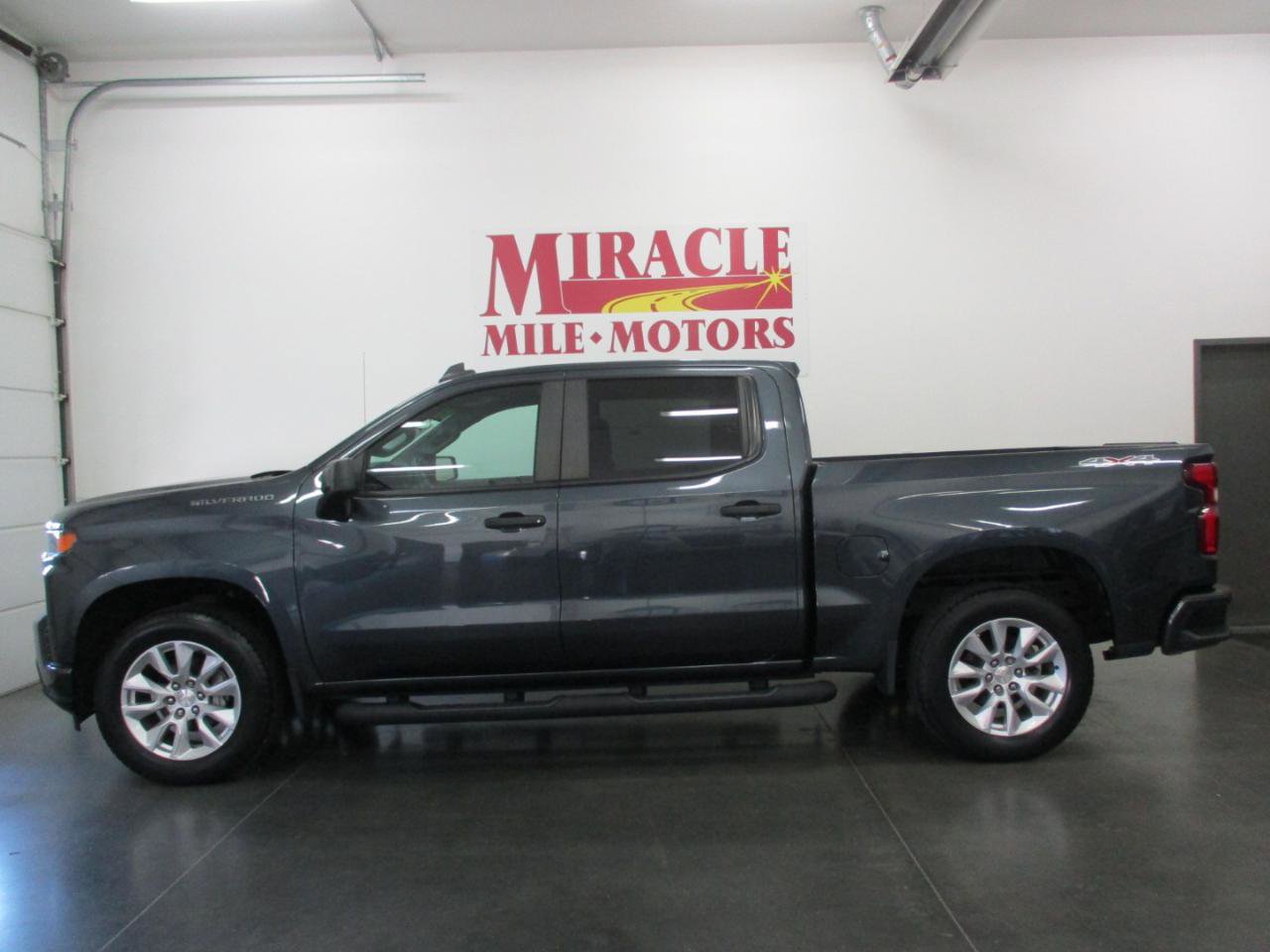 Used 2021 Chevrolet Silverado 1500 Custom w/ Safety Confidence Package AWD/4WD image 2