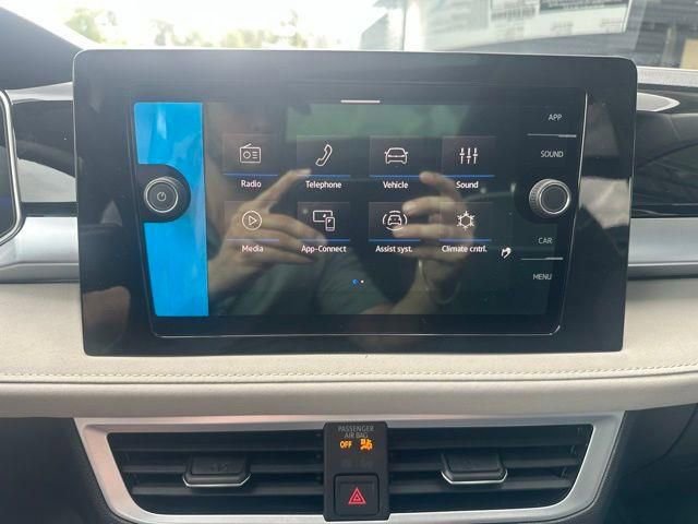New 2025 Volkswagen Taos SE image 22