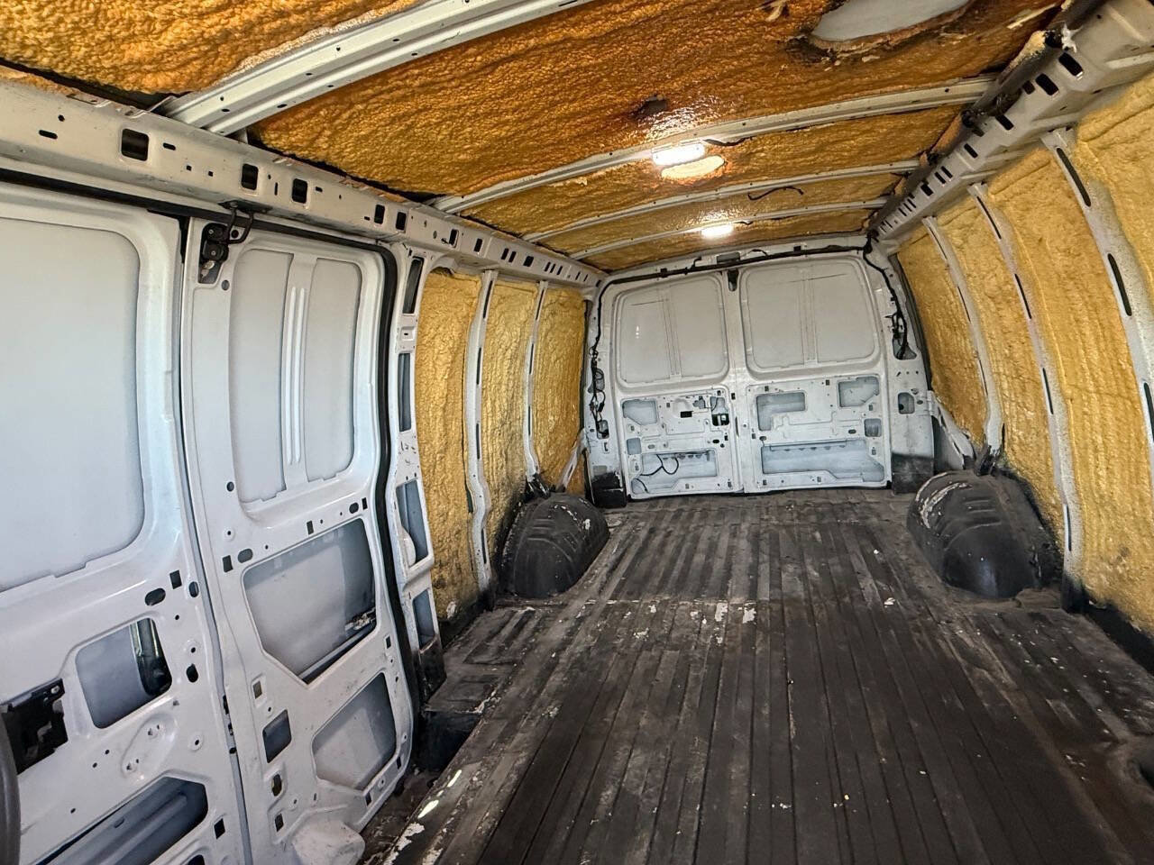 Used 2018 Chevrolet Express 3500 Extended w/ Driver Convenience Package image 10