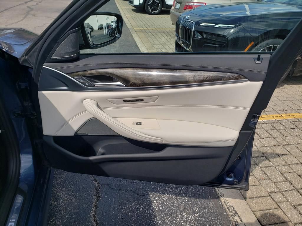 Certified 2023 BMW M550i xDrive w/ Executive Package AWD/4WD image 18