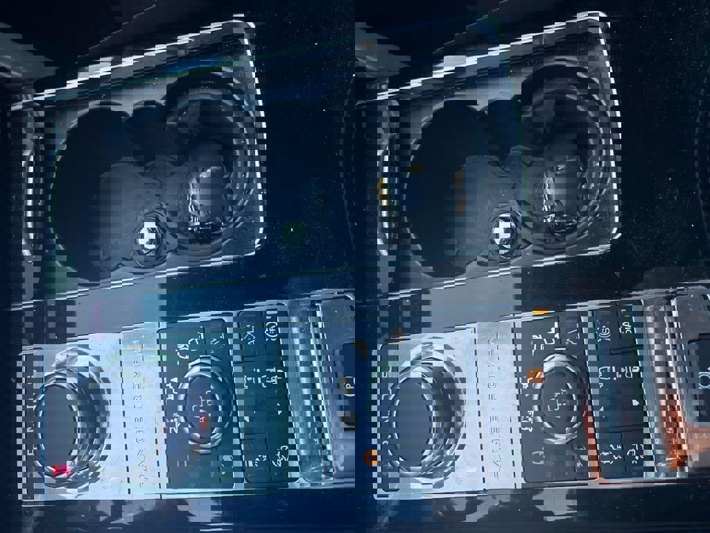 Used 2016 Land Rover Range Rover HSE image 11