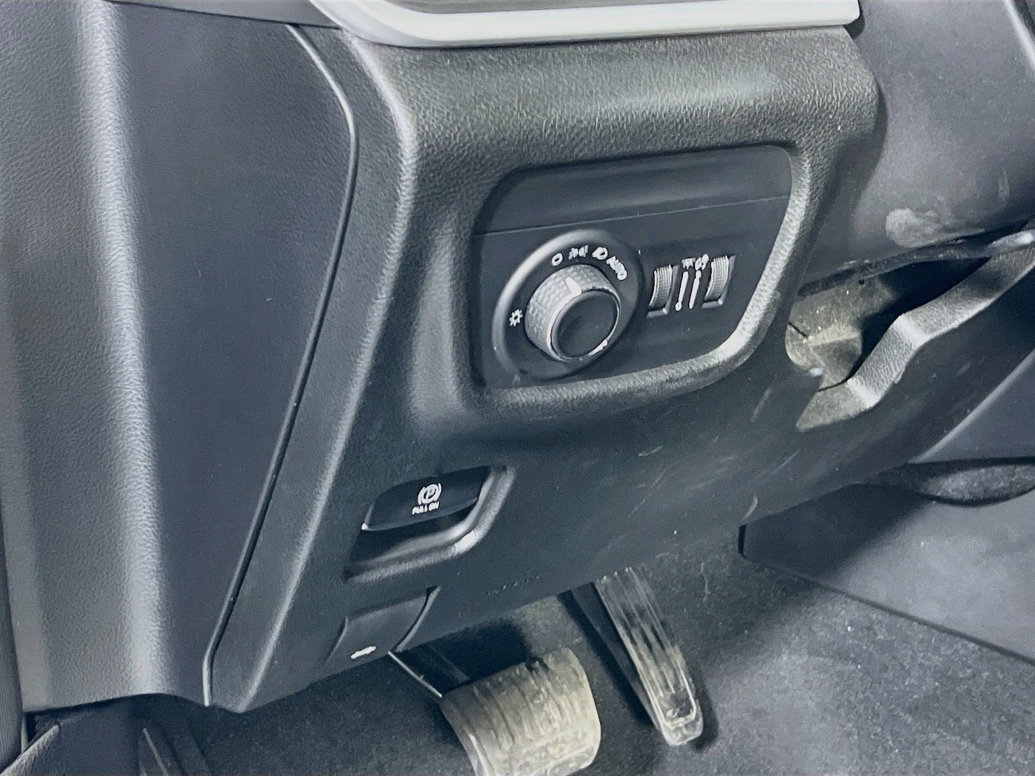 Used 2023 Jeep Grand Cherokee Altitude AWD/4WD image 10