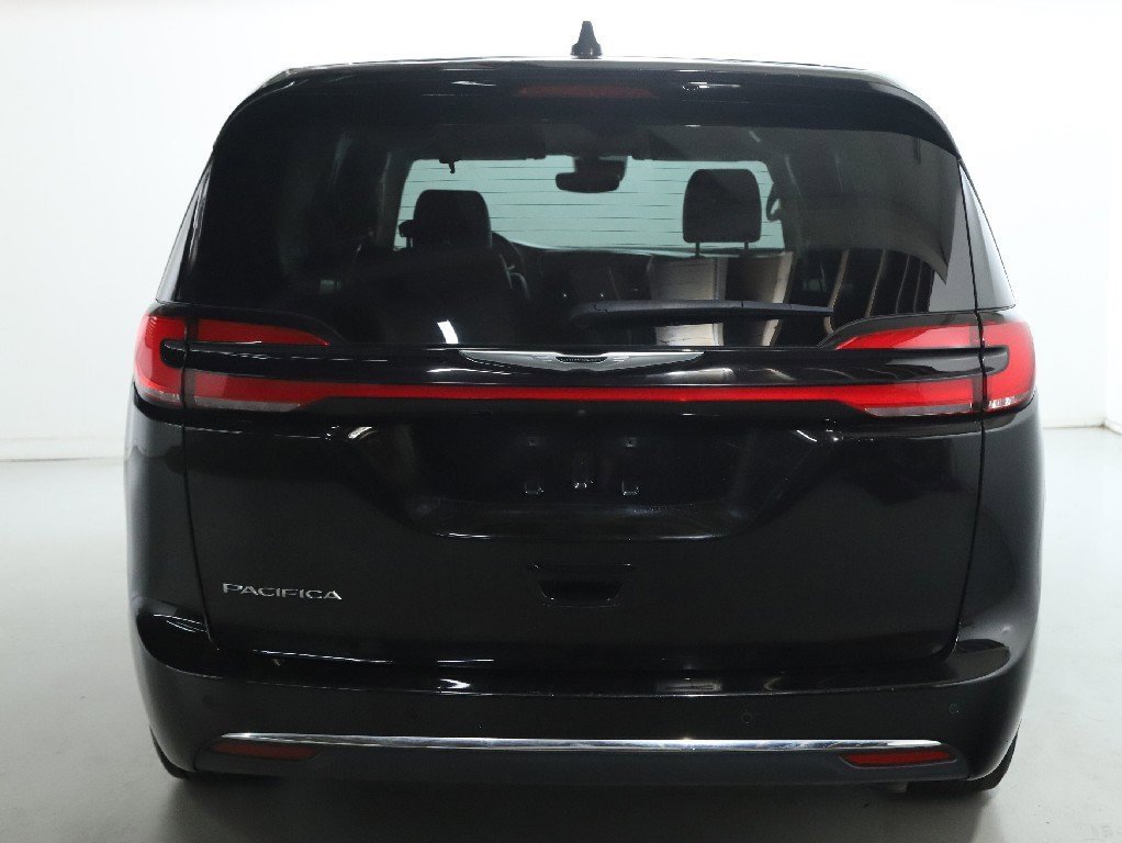 Used 2024 Chrysler Pacifica Touring-L image 42