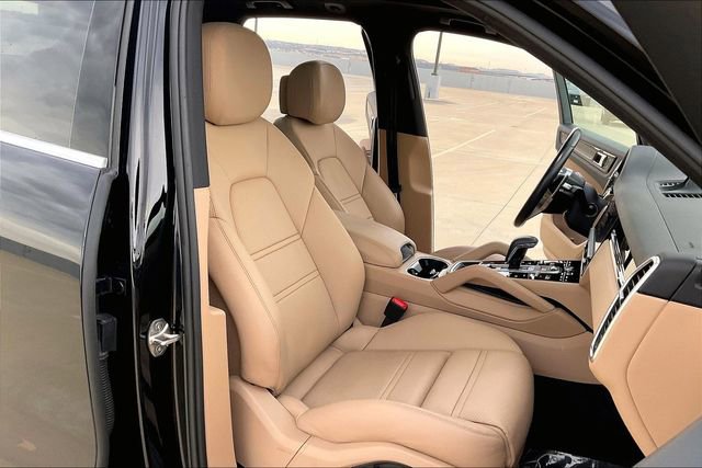 Used 2022 Porsche Cayenne AWD/4WD image 7