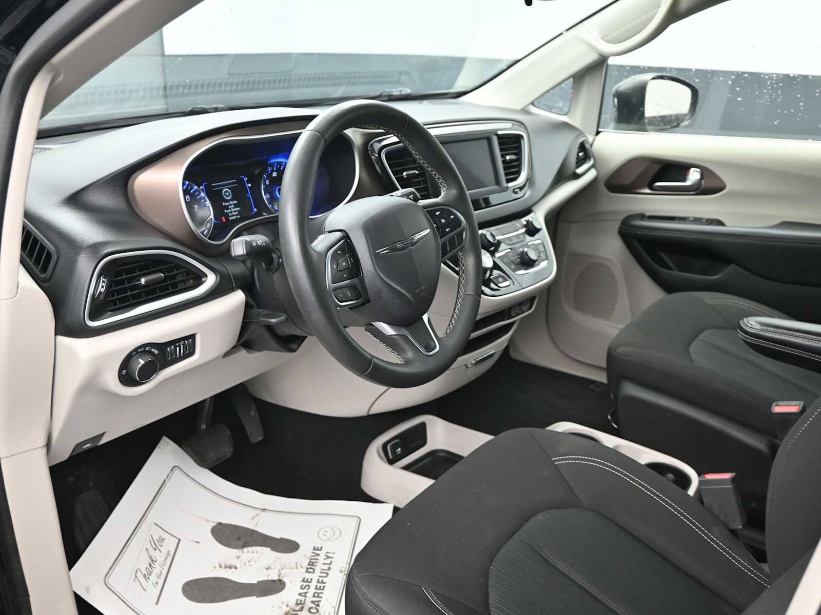 Used 2024 Chrysler Voyager LX FWD image 2