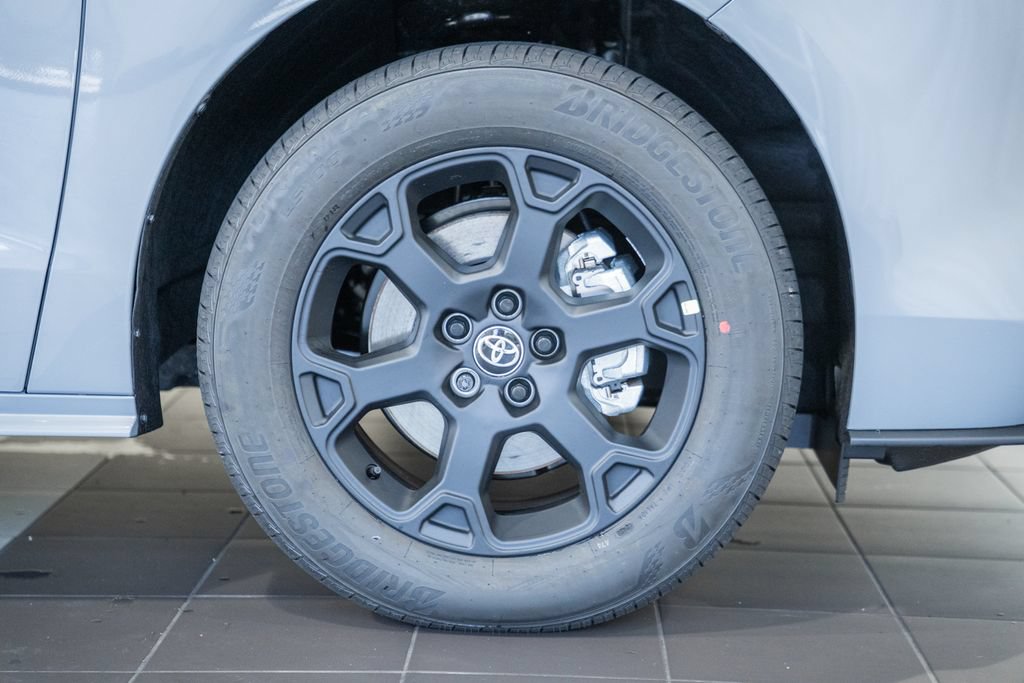 New 2026 Toyota Sienna XLE Woodland Edition AWD/4WD image 18