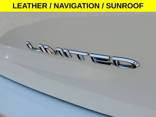 Used 2022 Chrysler Pacifica Limited FWD image 7