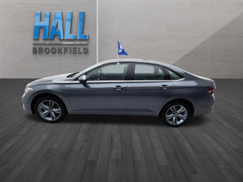 Used 2024 Volkswagen Jetta SE FWD image 2