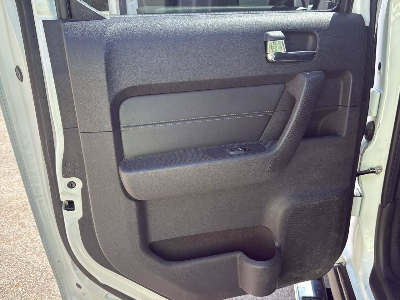 Used 2009 HUMMER H3T AWD/4WD image 21