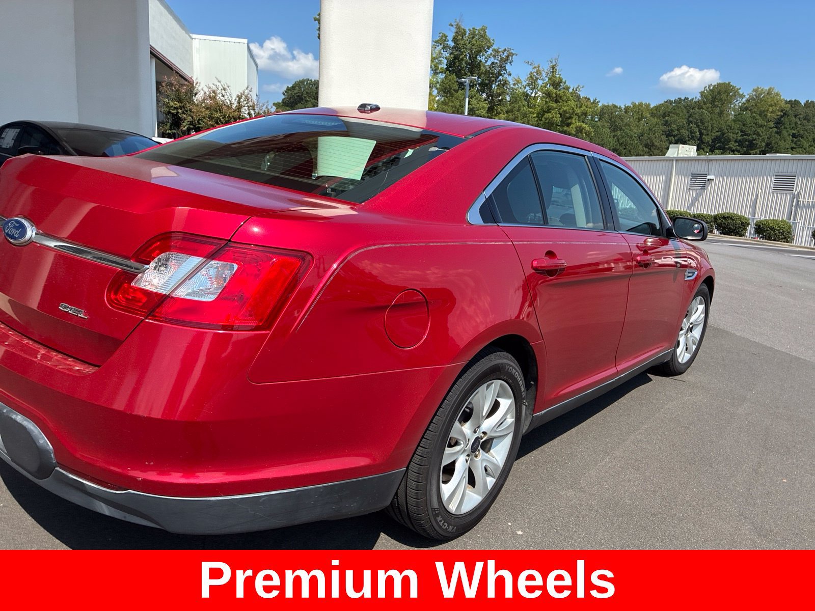 Used 2011 Ford Taurus SEL FWD image 6