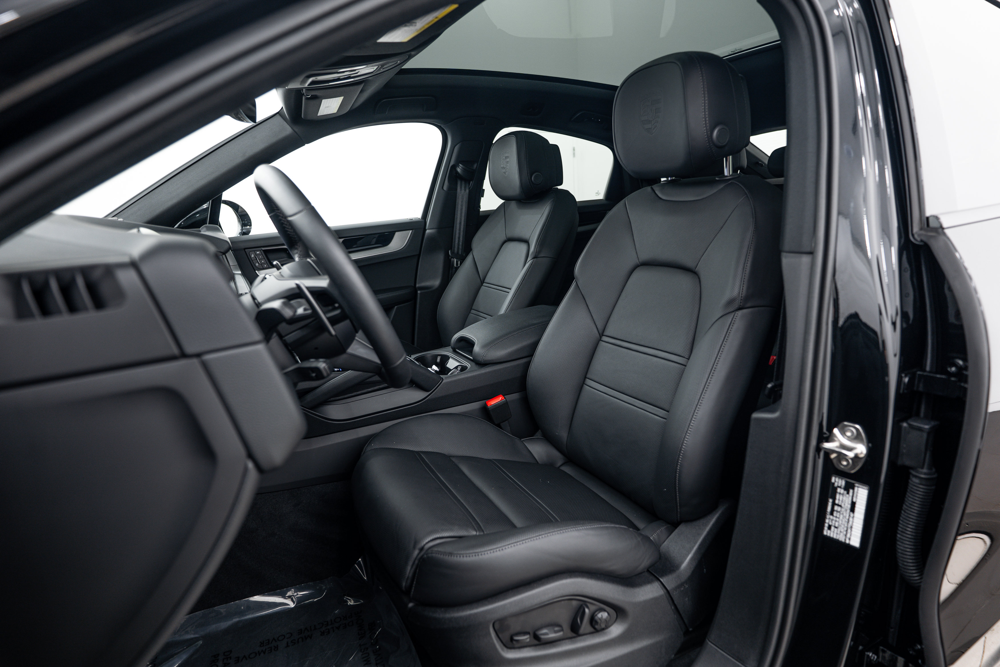 Certified 2026 Porsche Cayenne Coupe AWD/4WD image 5