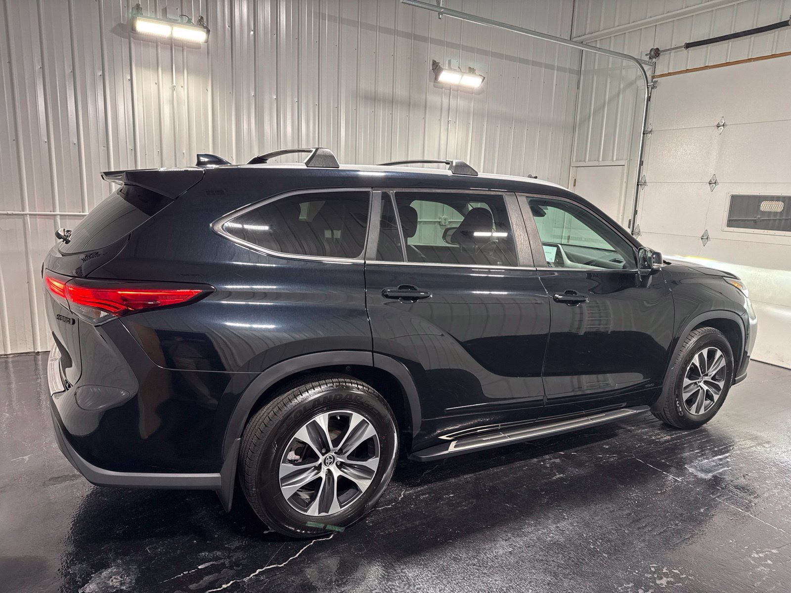 Used 2023 Toyota Highlander XLE w/ Protection Package #3 (TMS) AWD/4WD image 5
