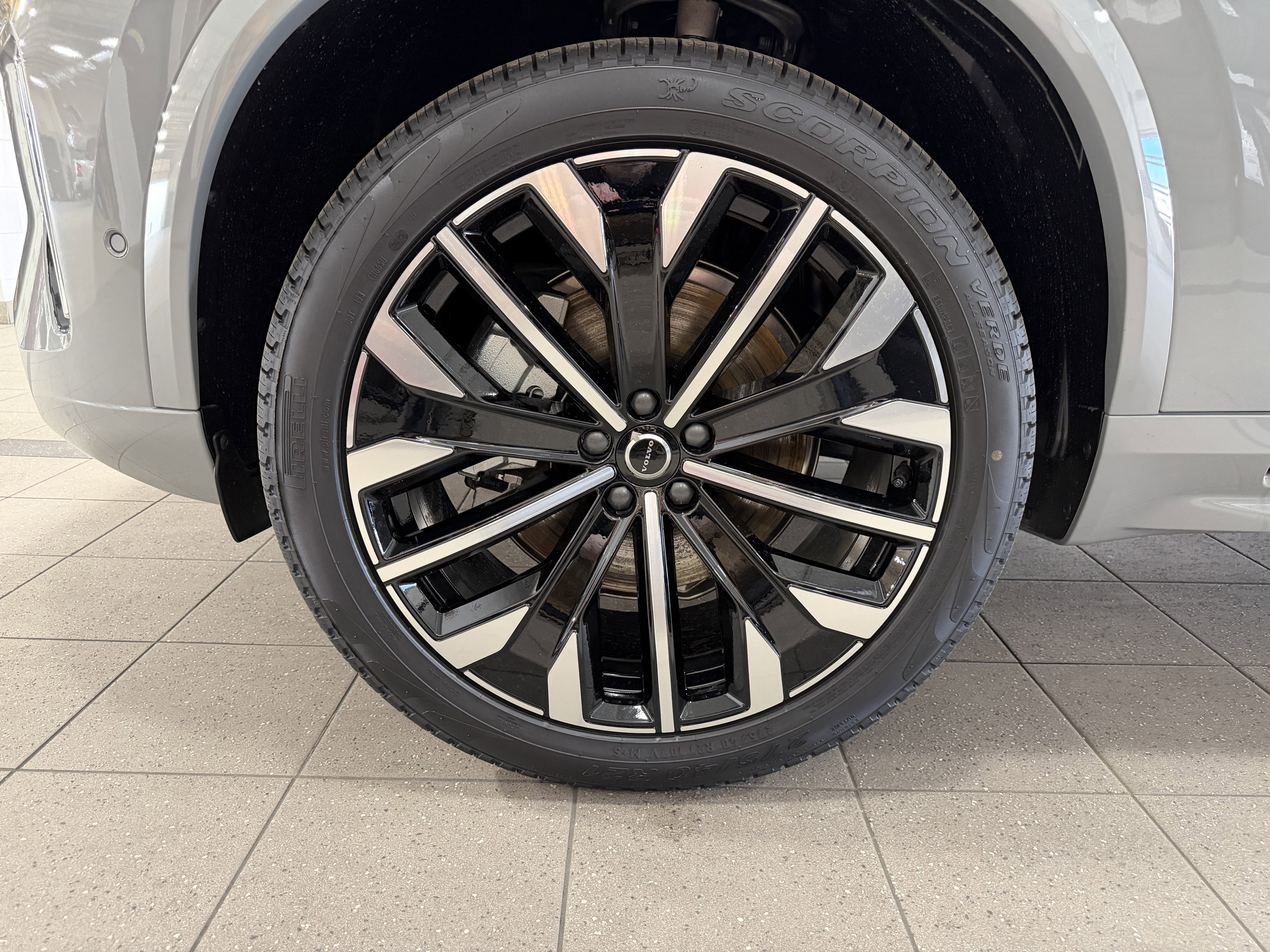 New 2026 Volvo XC90 B6 Plus w/ Protection Package Premier AWD/4WD image 5