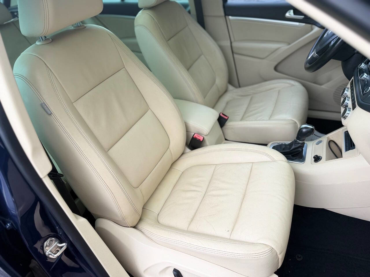 Used 2013 Volkswagen Tiguan SEL FWD image 12
