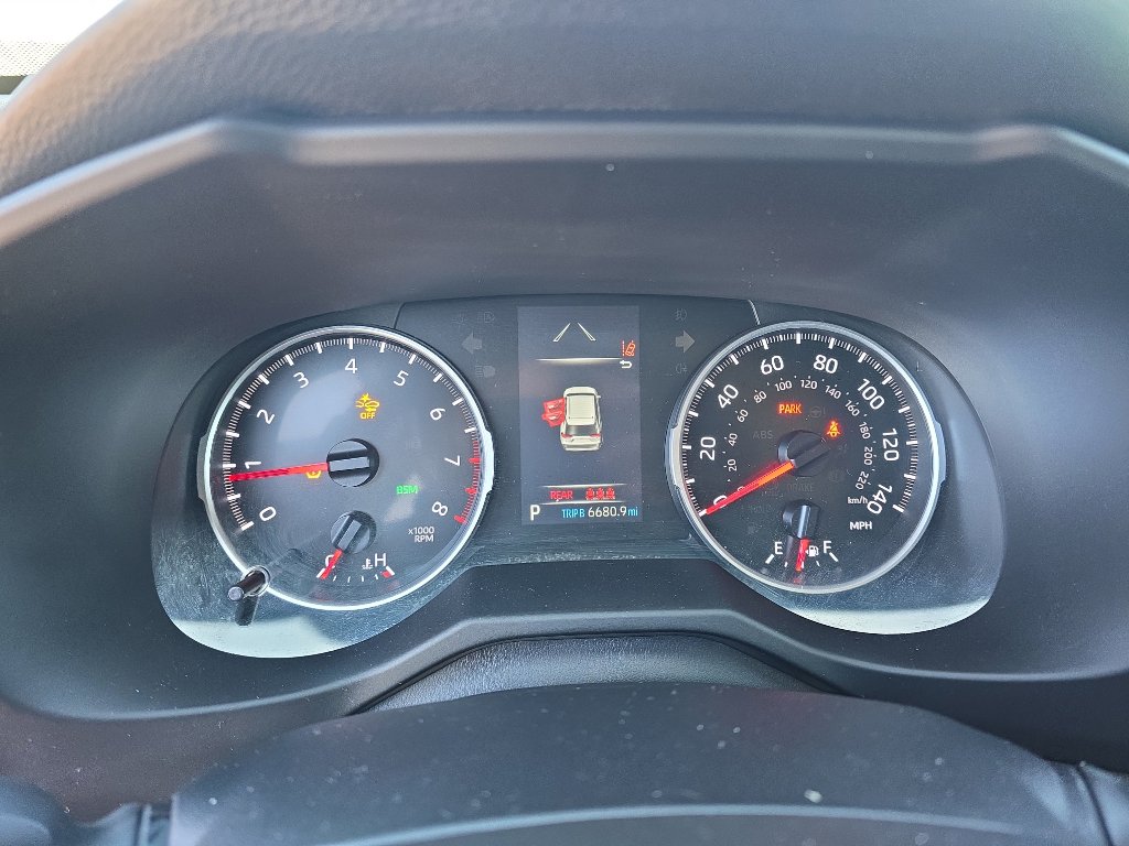 Used 2022 Toyota RAV4 XLE image 18