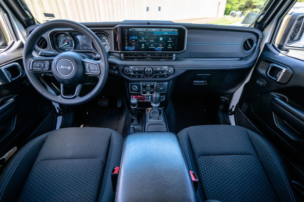 Used 2024 Jeep Wrangler Unlimited Rubicon 4xe AWD/4WD image 14