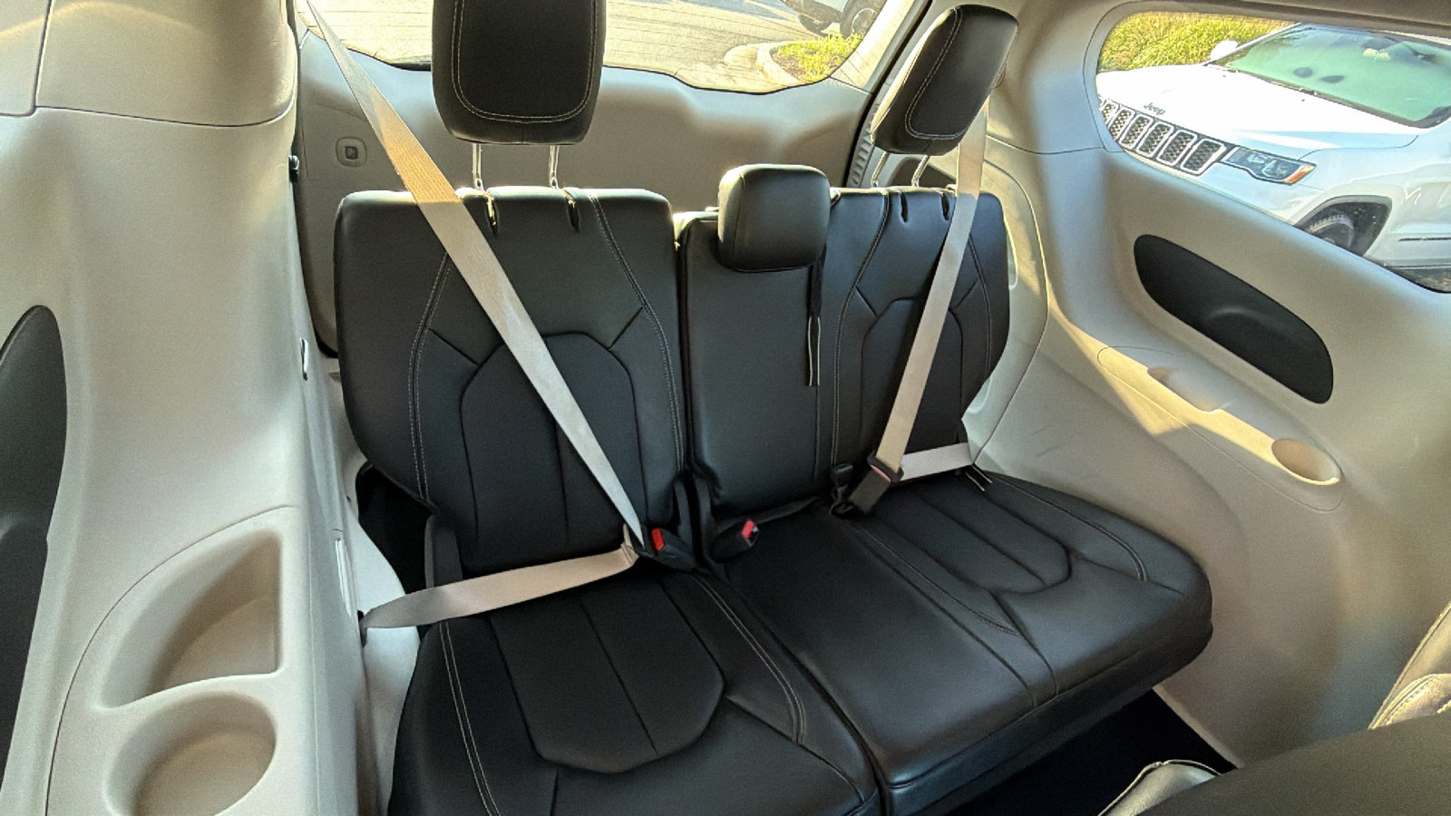 Used 2024 Chrysler Pacifica Touring-L FWD image 21