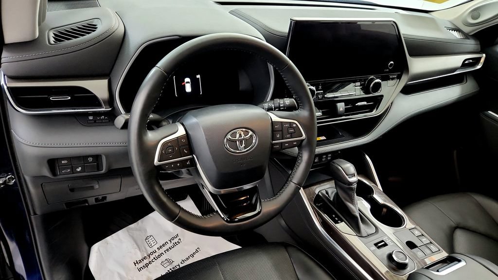 Used 2023 Toyota Highlander Limited AWD/4WD image 25