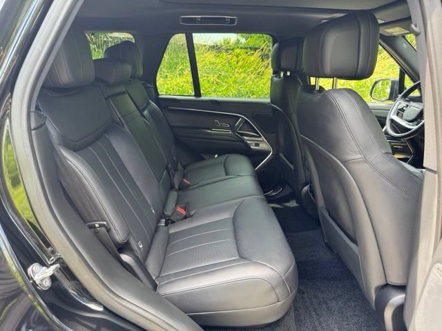 Certified 2025 Land Rover Range Rover SE AWD/4WD image 17