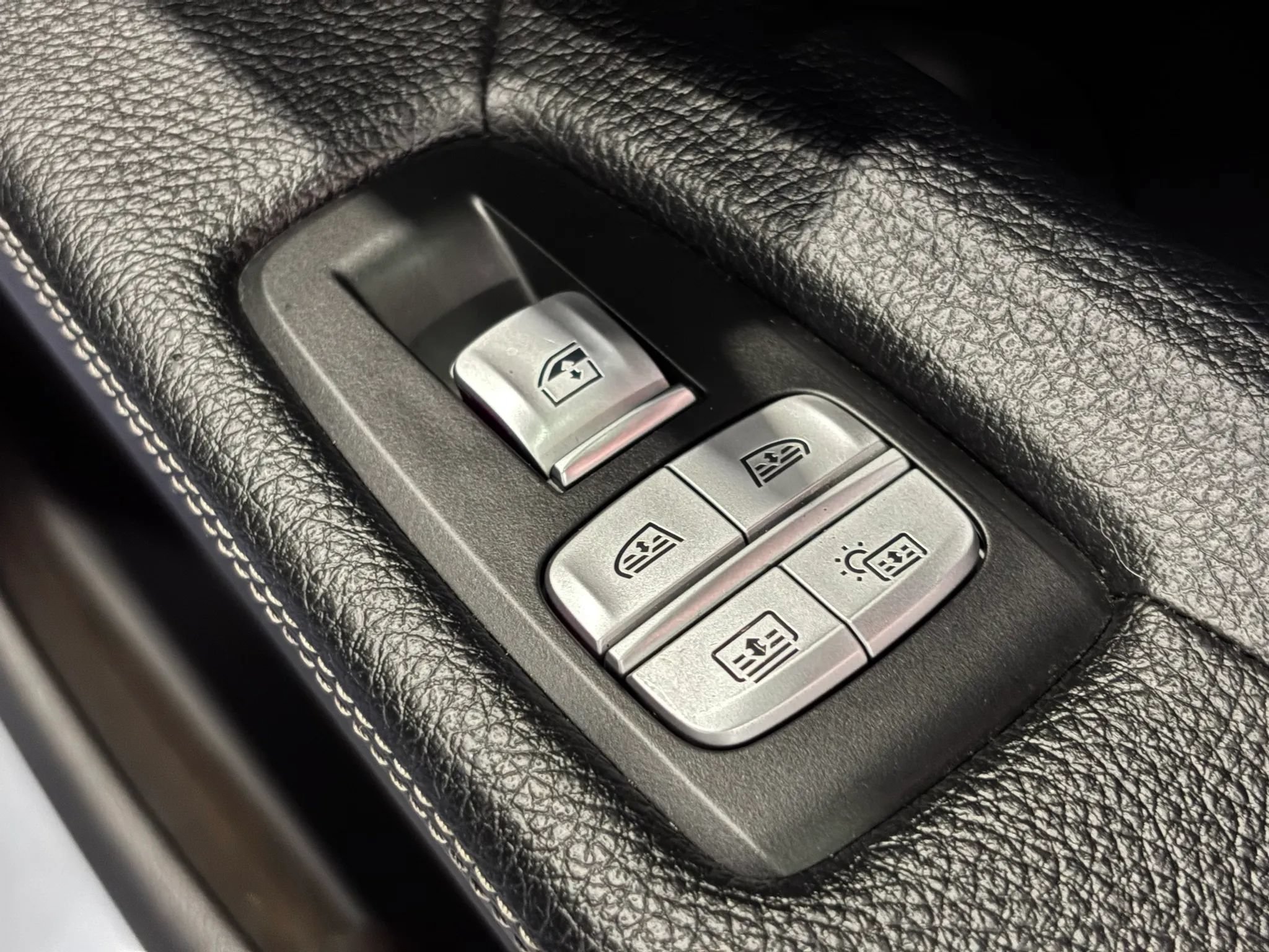 Used 2017 BMW 740e xDrive AWD/4WD image 53