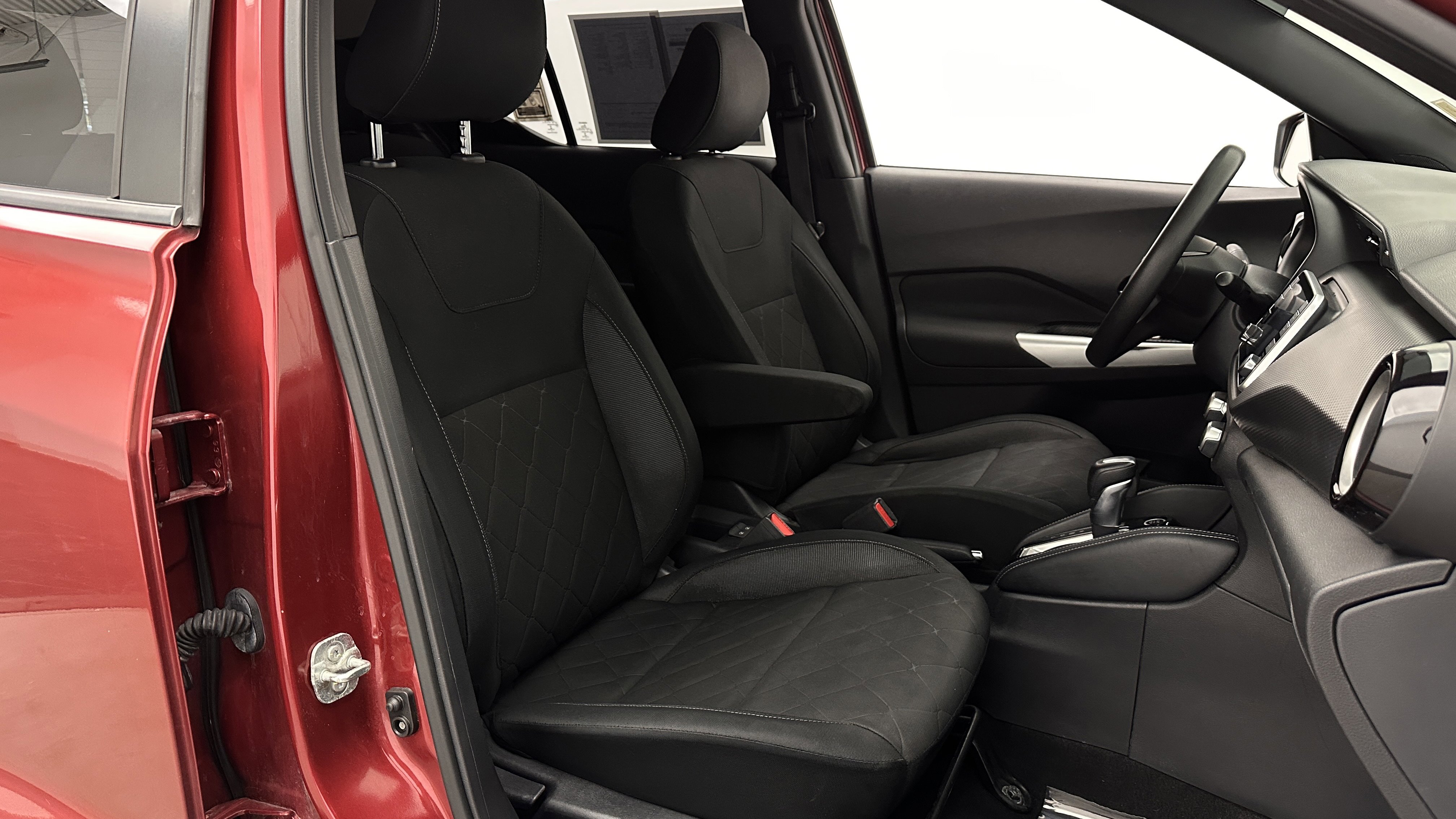 Used 2019 Nissan Kicks SV FWD image 31