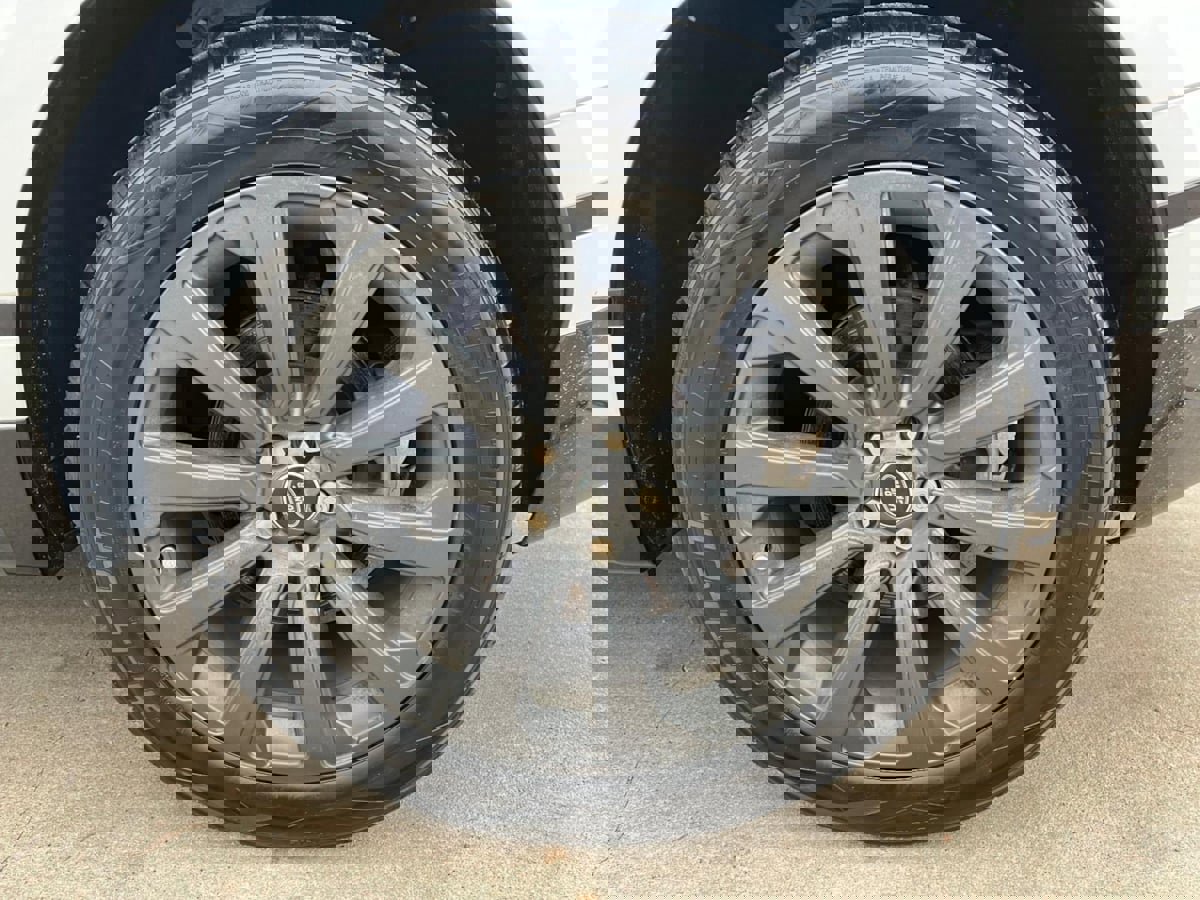 Used 2019 Land Rover Range Rover Velar R-Dynamic SE image 10