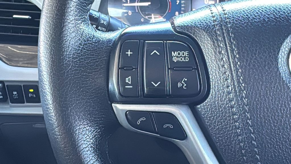 Used 2020 Toyota Sienna XLE w/ XLE Navigation Package FWD image 12