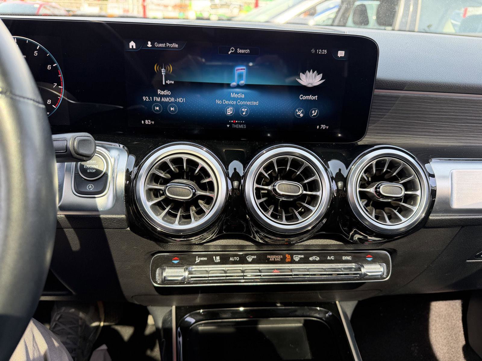 Used 2023 Mercedes-Benz GLB 250 4MATIC w/ Premium Package image 18