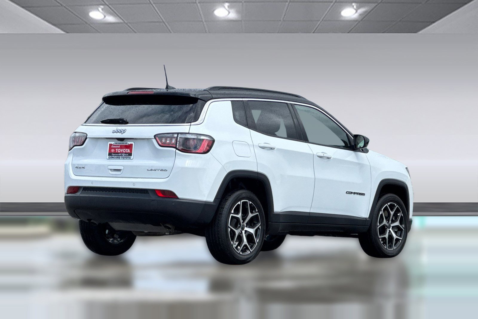 Used 2025 Jeep Compass Limited AWD/4WD image 3