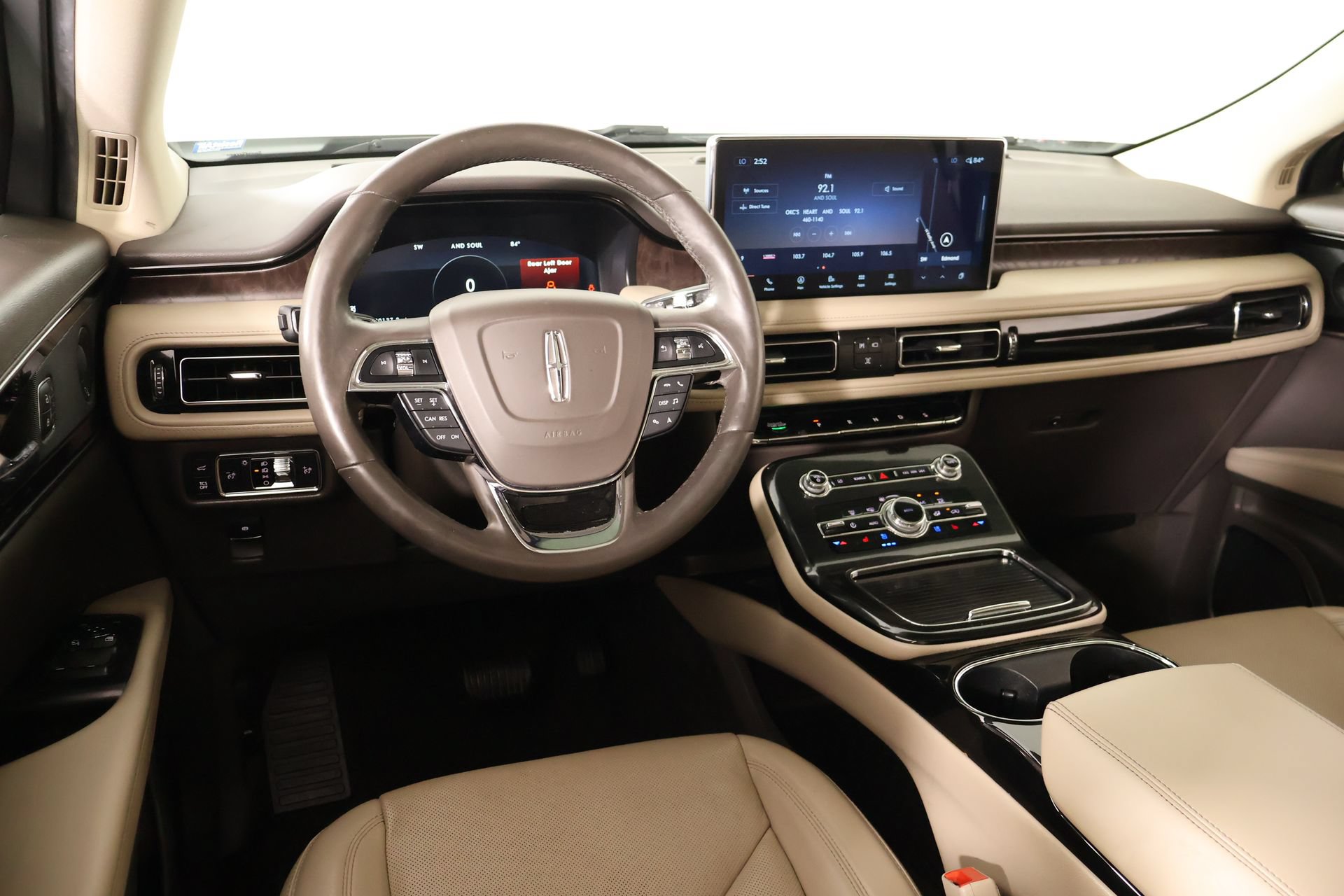 Used 2021 Lincoln Nautilus Reserve AWD/4WD image 2