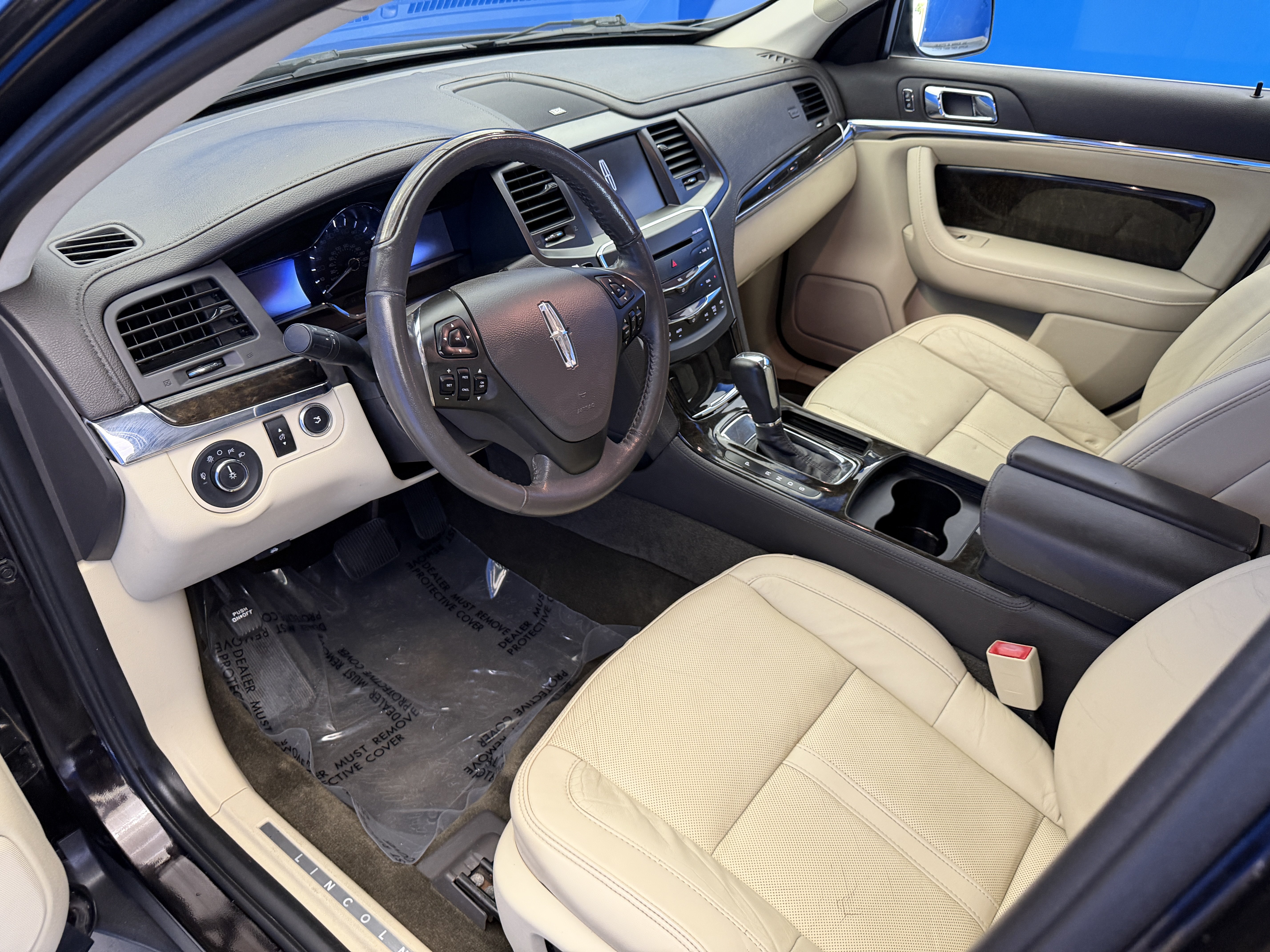 Used 2014 Lincoln MKS w/ Equipment Group 101A FWD image 11