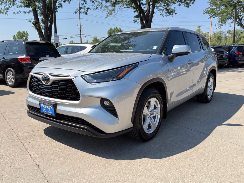Used 2022 Toyota Highlander LE AWD/4WD image 8