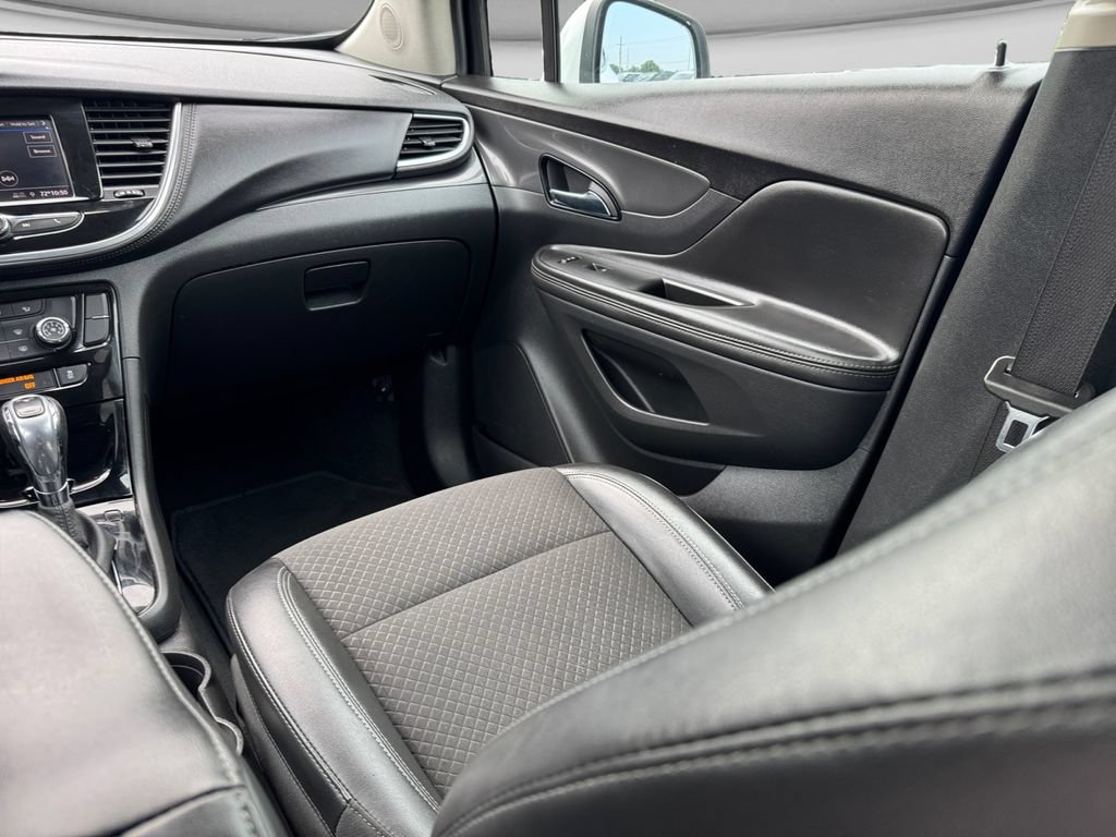 Used 2021 Buick Encore Preferred AWD/4WD image 23