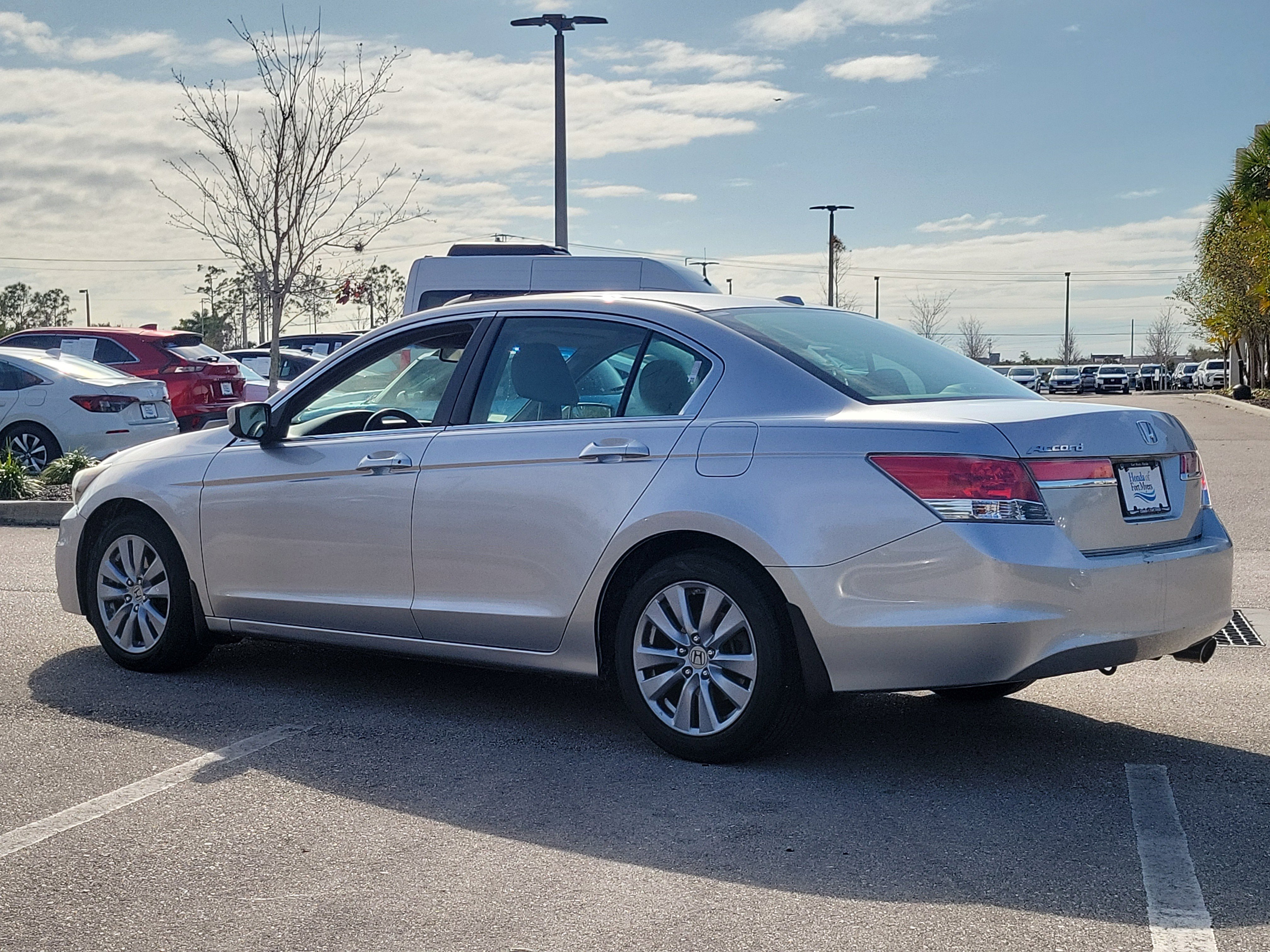 Used 2011 Honda Accord EX-L image 4