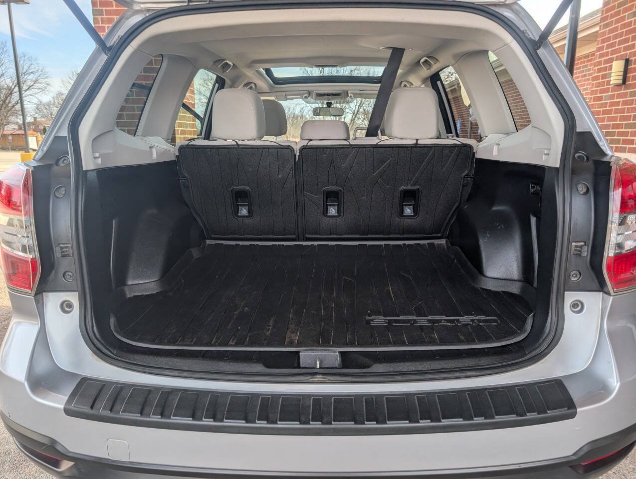 Used 2016 Subaru Forester 2.5i Premium w/ All-Weather Package AWD/4WD image 10