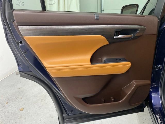 Certified 2022 Toyota Highlander Platinum image 30